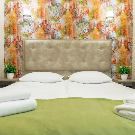 מלון דירות Mini Barvy Lvova On Horodotska St. 3*