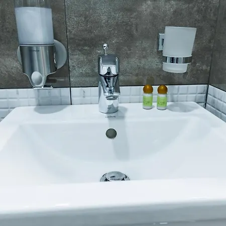 מלון דירות Mini Barvy Lvova On Horodotska St. לבוב